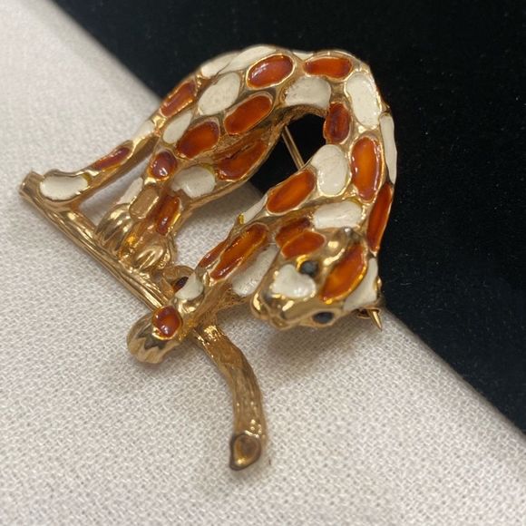 Vintage Gold And Enamel Jaguar Brooch Or Pin - Picture 9 of 12